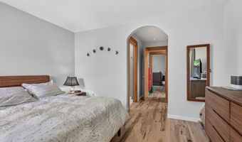 414 Parkside Dr, Ashland, OR 97520