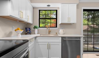 2250 Rivenoak Ct, Ann Arbor, MI 48103