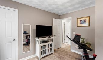 8 Mckay Ct, Warwick, RI 02889