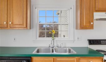 110 HOUSTON Ave, Narragansett, RI 02882