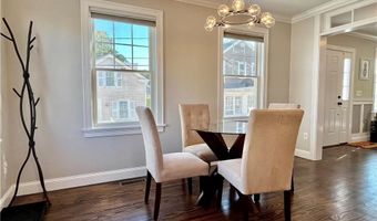 24 Stockholm St, Newport, RI 02840
