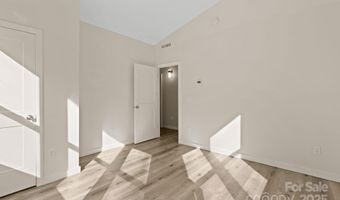 24 Lower Grassy Branch Rd, Asheville, NC 28805