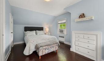 8 Maple Ave, Clinton, CT 06413