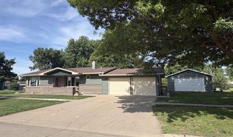 330 Fairview Dr, Aurora, NE 68818