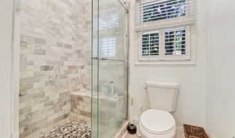 8 Dolphin Point Dr, Beaufort, SC 29907