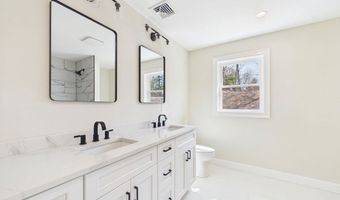 2 Bc Ln, Berkley, MA 02779