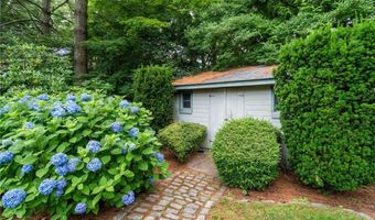 6 Howe Ave 8, Newport, RI 02840