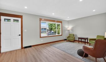 805 SE 2nd St, Ankeny, IA 50021