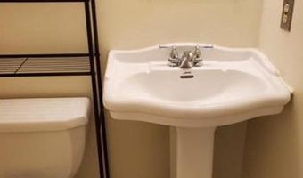 6854 SIGNATURE Cir, Alexandria, VA 22310