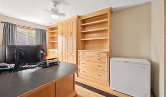 550 Mckinley St, Anoka, MN 55303