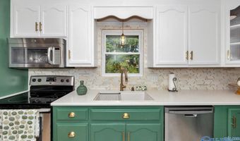 612 Hereford Dr, Athens, AL 35611