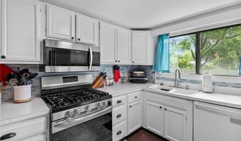 82 Vera St, Warwick, RI 02886