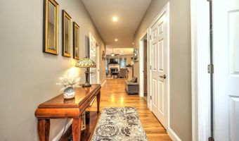 61 Pondview Cir 61, Beacon Falls, CT 06403