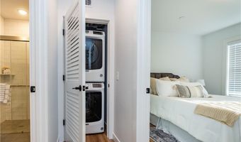 32 Exchange St 103, East Greenwich, RI 02818
