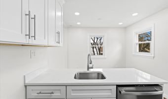 6913 WESTHAMPTON Dr, Alexandria, VA 22307