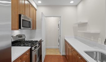 1115 CAMERON St 114, Alexandria, VA 22314