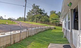 3231 Sardis Lake Dr, Batesville, MS 38606