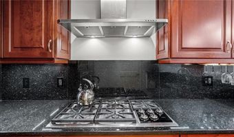 341 Thames St 103, Bristol, RI 02809