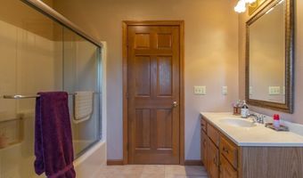 35 Jennie Cir, Agawam, MA 01001