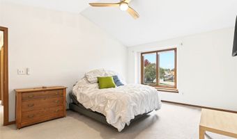 1110 Sandalwood Ct SW, Altoona, IA 50009