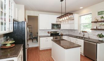8 Hithergreen Ct, Algonquin, IL 60102