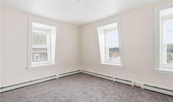68 WINTER St, Lincoln, RI 02838