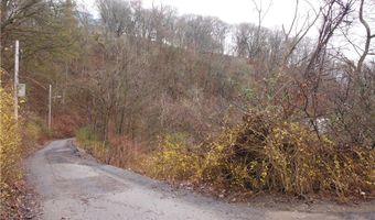 3 9 15 18 Roanoke St, Airville, PA 15203