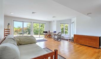 25 Fort Hill Rd, Bristol, RI 02809