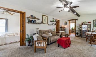 906 Grove St, Adel, IA 50003