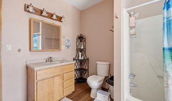 922 3rd Ave, Ackley, IA 50601