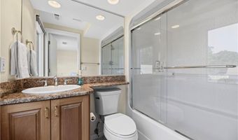 2 Martingale Ln, Narragansett, RI 02882