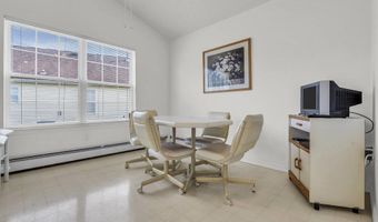 6 Snowdon Ct, Toms River, NJ 08757