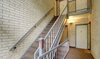 7717 DONNYBROOK Ct 103, Annandale, VA 22003