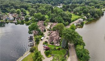 643 Isle View Dr, Akron, OH 44319