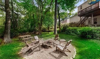84 Country Hill Ln, North Kingstown, RI 02852