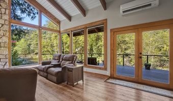 21367 E BLUE JAY Ln, Brightwood, OR 97011