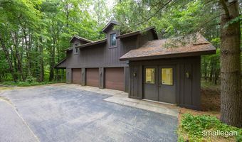 550 Greentree Ln NE, Ada, MI 49301