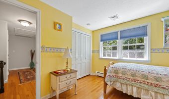 475 Riverside Dr, Cheshire, CT 06410