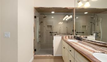 315 Old River Rd 6, Lincoln, RI 02838