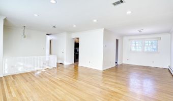 12 Van Gogh Ln, Airmont, NY 10901