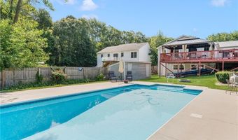 5 Versailles St, Cranston, RI 02920