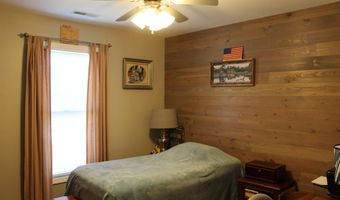 811 Thomas Dr, Angola, IN 46703