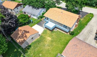 409 Maplewood Dr, Antioch, IL 60002