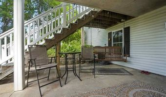 5709 Oak Crest Hill Rd SE, Riverside, IA 52327