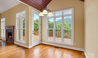 103 Village Pointe Ln, Asheville, NC 28803