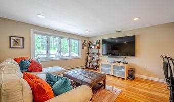13 Lantern Ln, Billerica, MA 01821