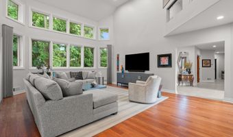 284 Park Ave, Oakhurst, NJ 07755