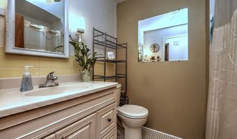 11 Ark Rd, Branford, CT 06405