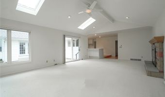 100 W Maplemere Rd, Amherst, NY 14221