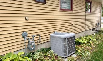 146 Washington Ave, Alden, MN 56009